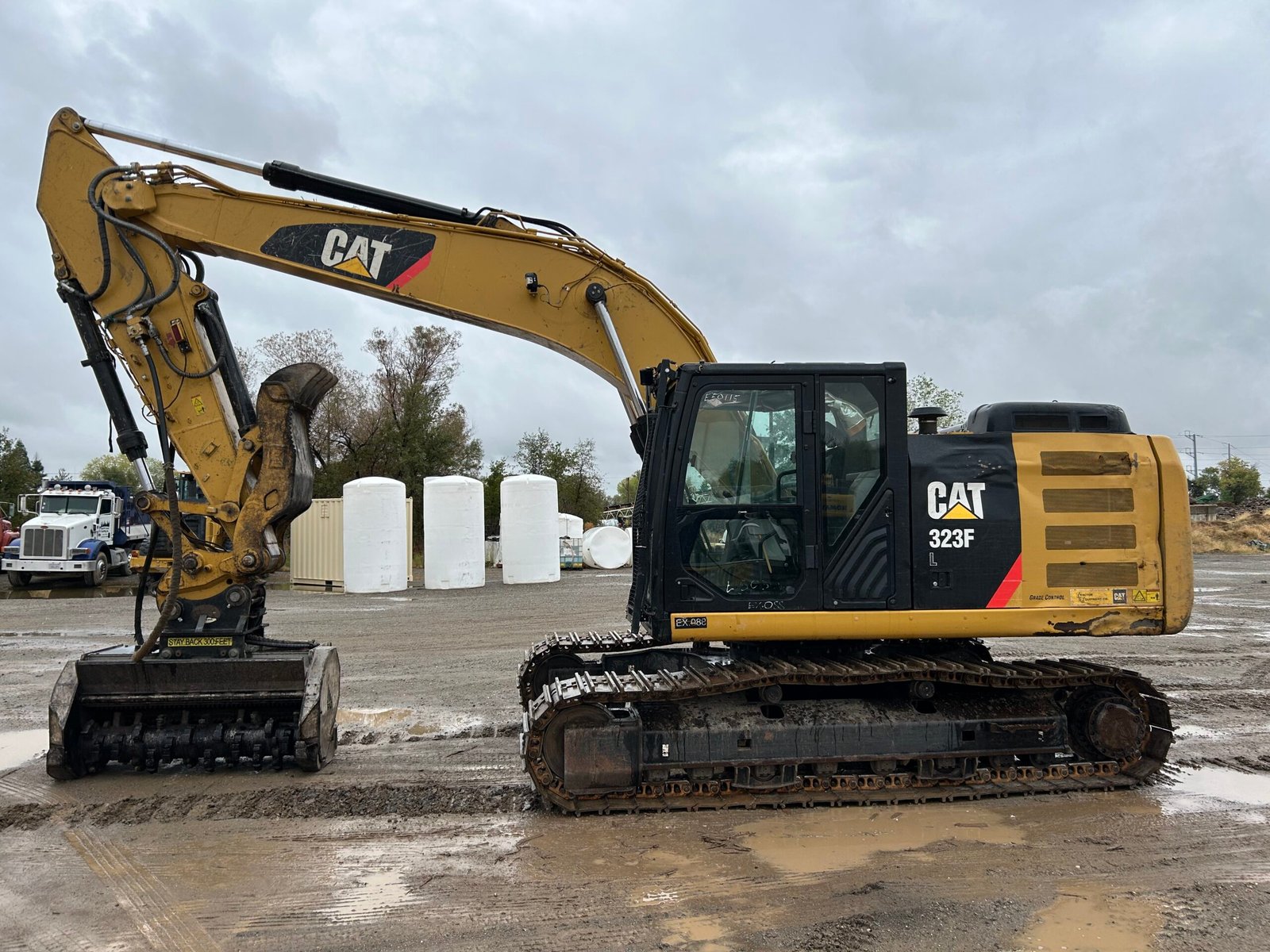 CAT 323F