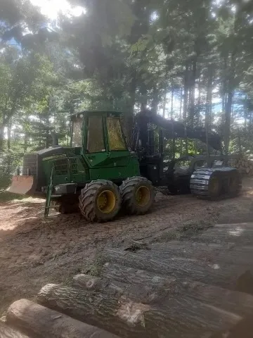 John Deere 1110E