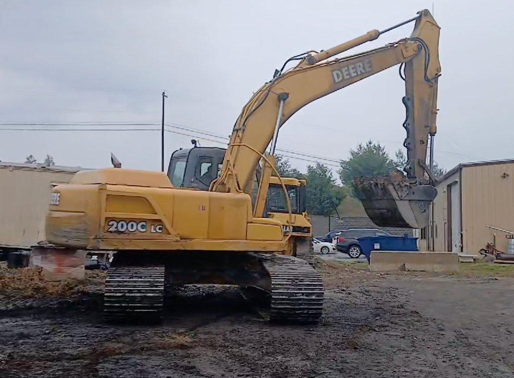 Deere 200C LC
