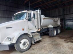 Kenworth T-800 dump truck